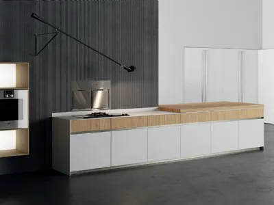 Cucina Design lineare in legno di rovere e laccato satinato con top in Laminam con vasca integrata Sistemi 4|1|1 di Copat Life