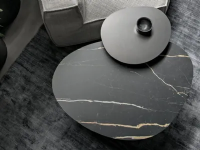 Tavolino Kumo in ceramica o laccato di Bonaldo