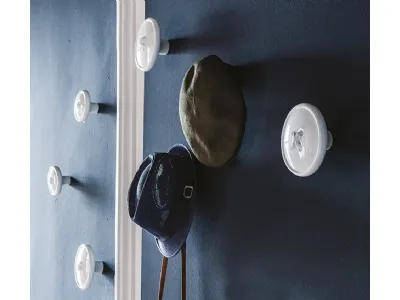 Appendiabiti Bottone in poliuretano rigido verniciato bianco madreperla di Cattelan Italia