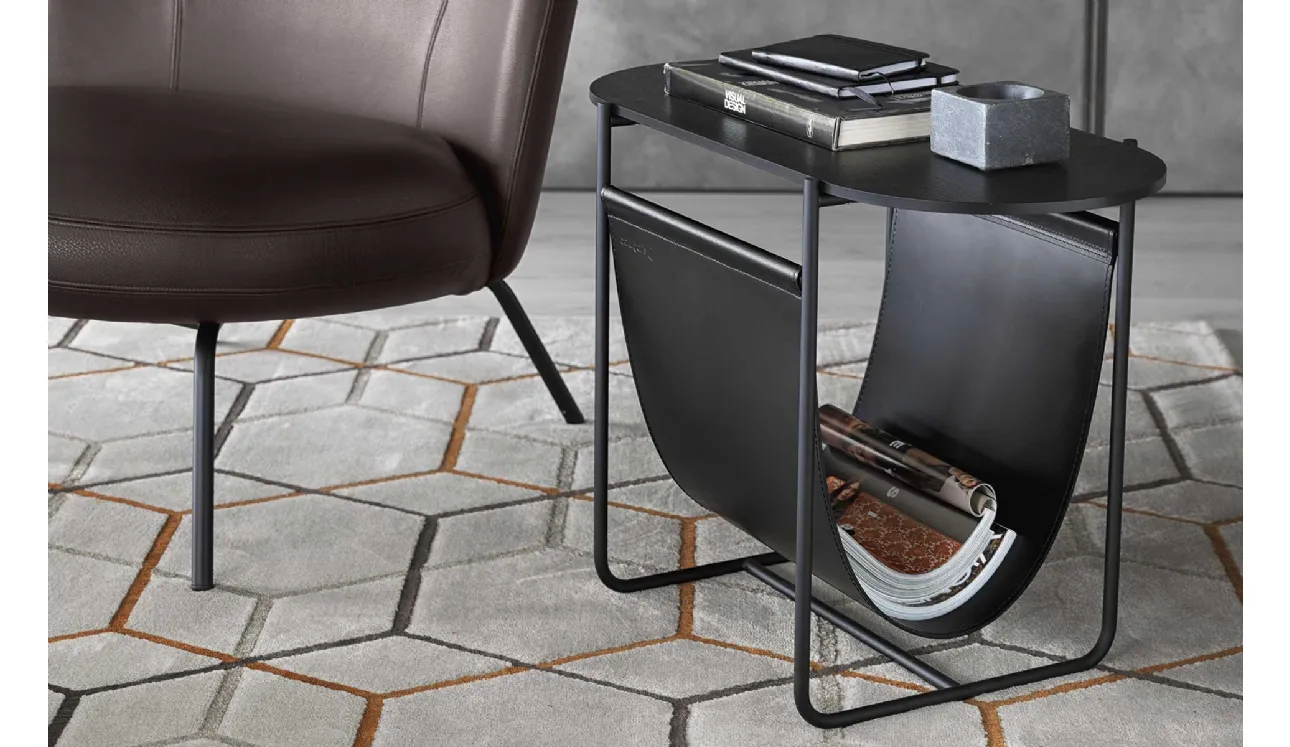 Portariviste tavolino Magazine in cuoio e metallo con top in legno di Calligaris