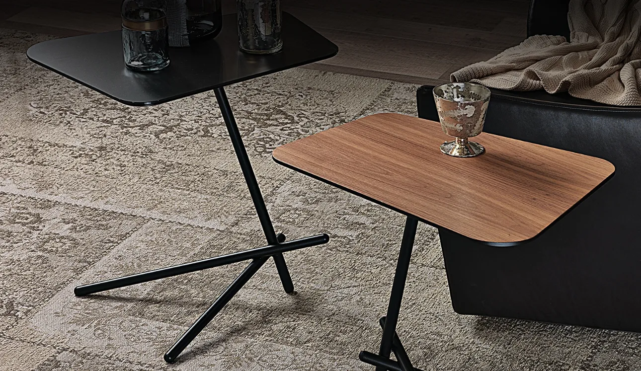 Tavolino con base in acciaio e piano in cristallo o legno Laser Cattelan Italia