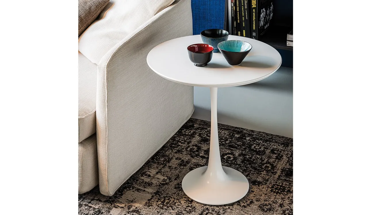 Tavolino con base in poliuretano Hugo di Cattelan Italia