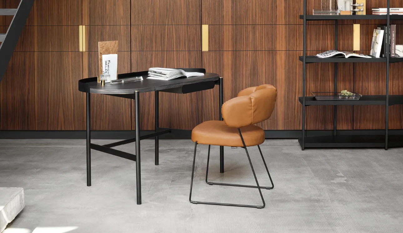 Scrittoio in legno con gambe in metallo Madame di Calligaris