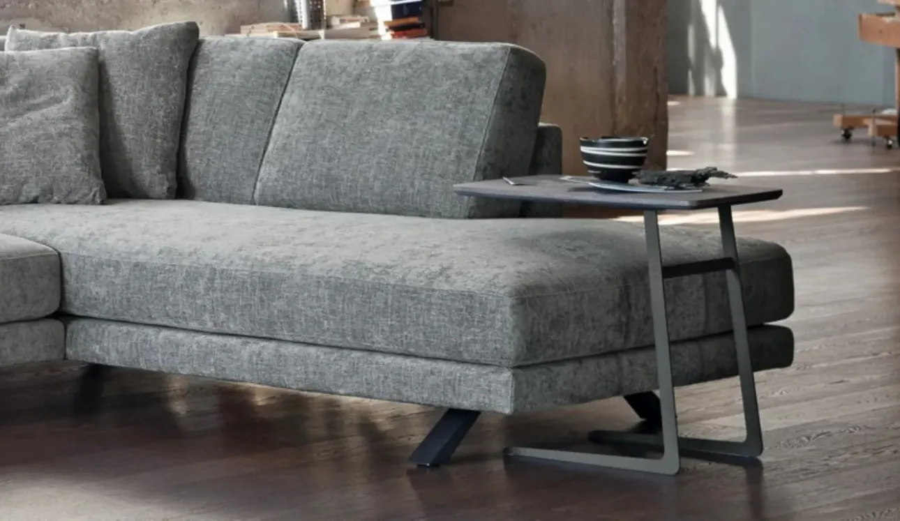 Tavolino da divano con struttura in metallo e top in laccato opaco Roy di Doimo Salotti