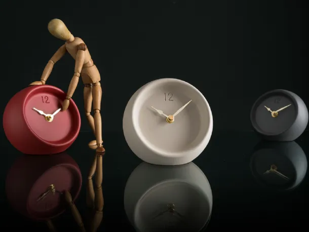 Orologio da tavolo in ceramica Senzatempo di Calligaris