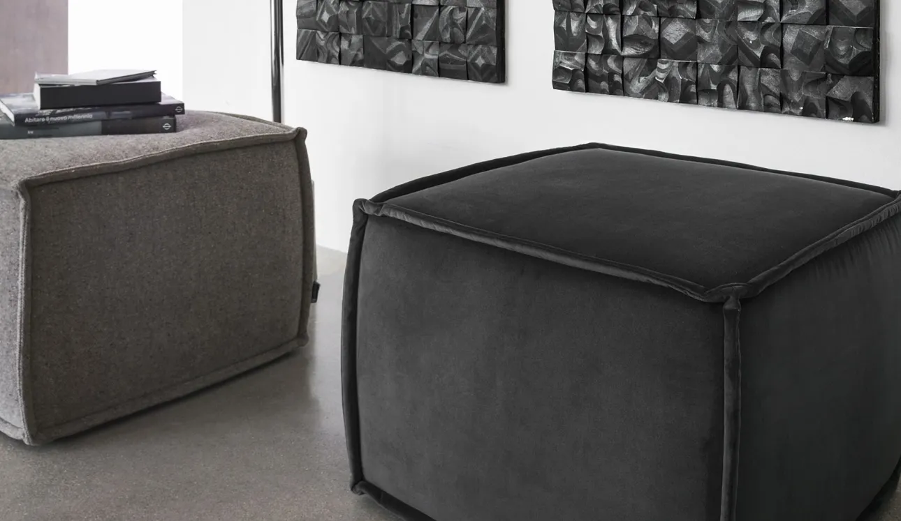 Pouf dalla forma quadrata in tessuto Soap di Calligaris