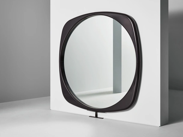 Specchio con cornice in poliuretano Mistral di Bonaldo