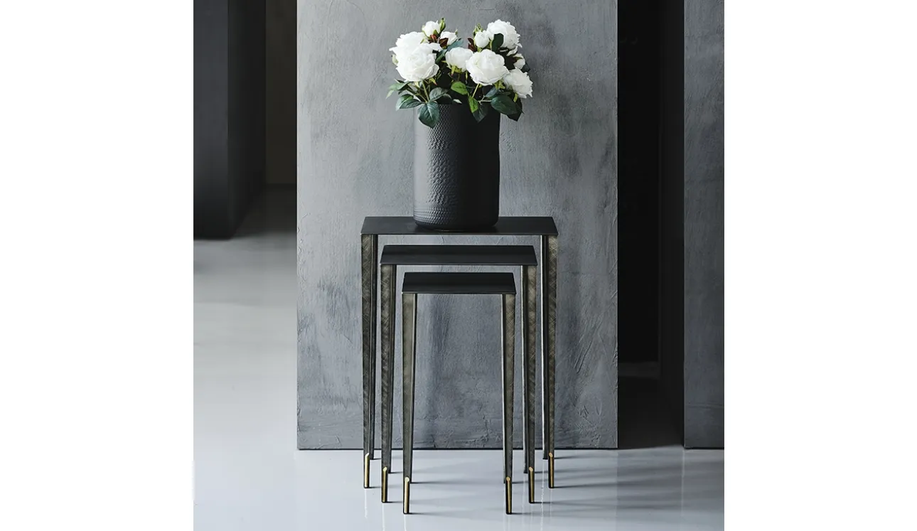 Tavolino Brushed Grey con parti in ottone Spillo di Cattelan Italia