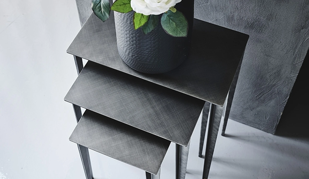 Tavolino Brushed Grey con parti in ottone Spillo di Cattelan Italia