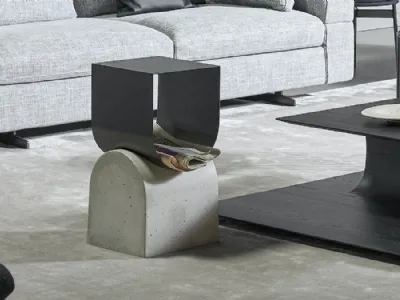 Tavolino portariviste di design Vague in metallo e cemento di Bonaldo