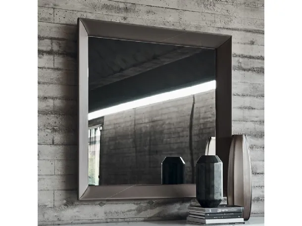 Specchio con cornice rivestita in pelle Taxedo di Cattelan Italia