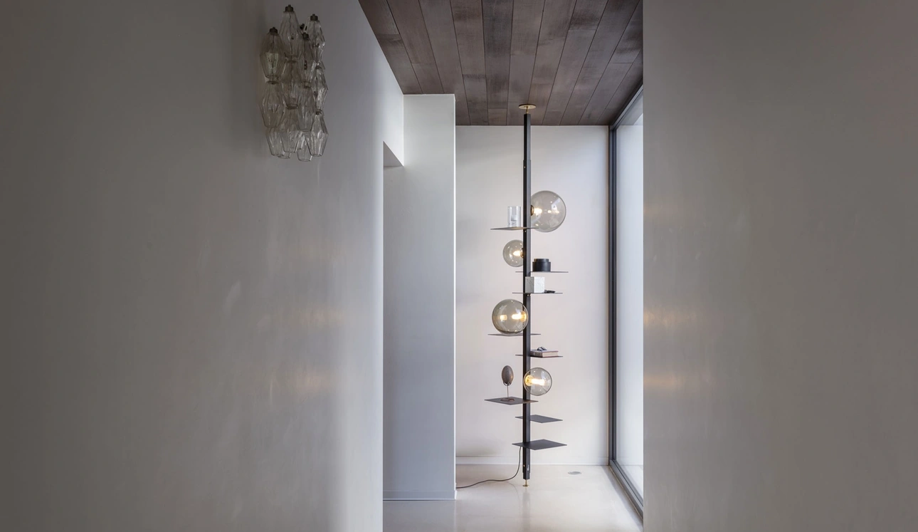 Lampada terra-soffitto Adelaide di Mogg