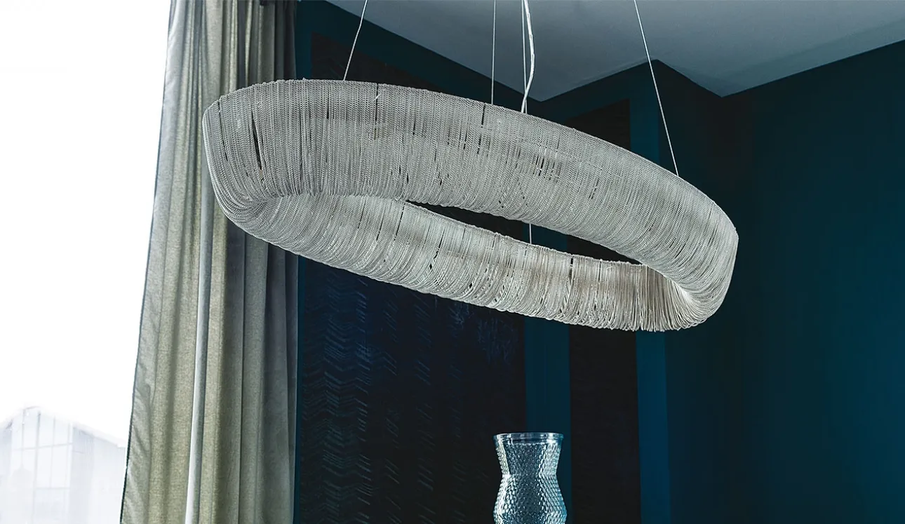 Lampada a sospensione composta da catenelle in alluminio Cellini di Cattelan Italia