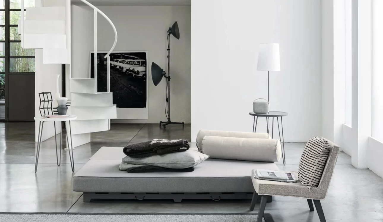 Lampada da terra LC 47 in acciaio e pergamena di Gervasoni