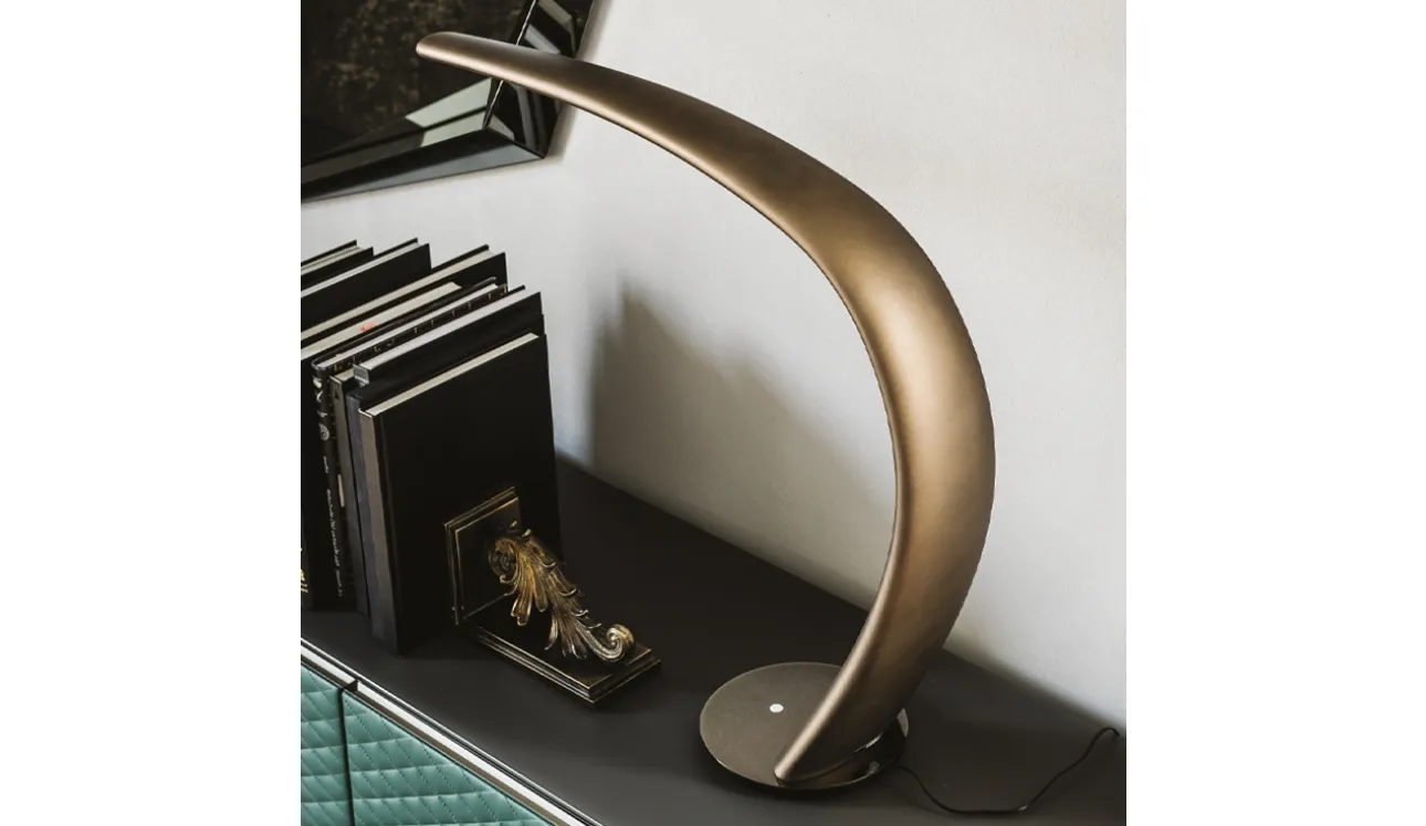Lampada da tavolo Mamba in poliuretano verniciato di Cattelan Italia