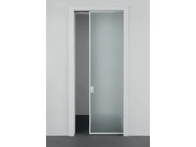 Porta a scomparsa con anta in vetro polvere satinato Beat di Albed