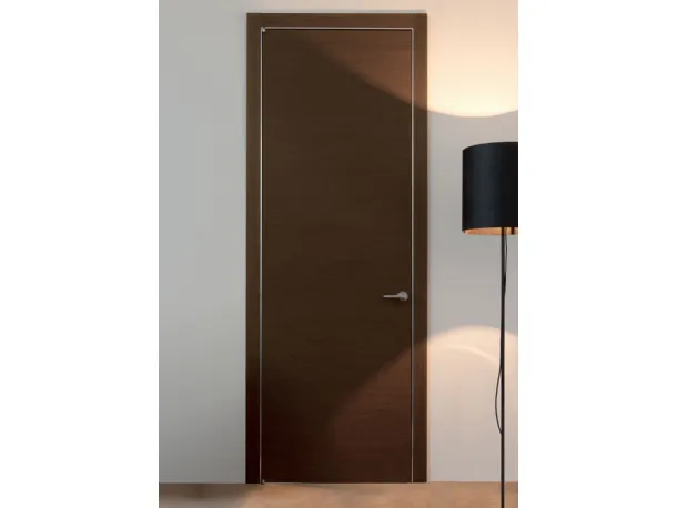 Porta a battente in legno Wengè e stipite con coprifili alluminio Trait di Albed