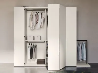 Armadio con ante a soffietto in laccato bianco opaco Best di Clever