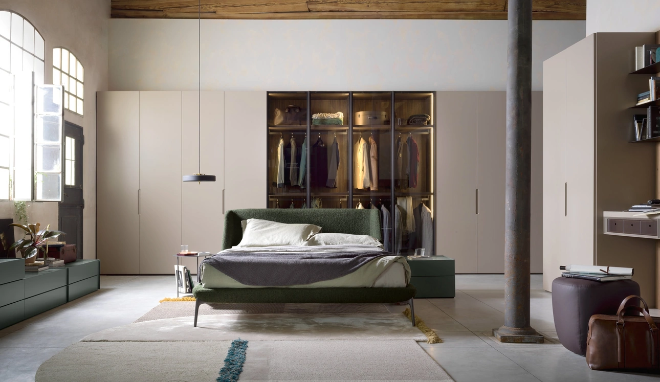 Armadio Perry con anta in vetro e laccato di Novamobili