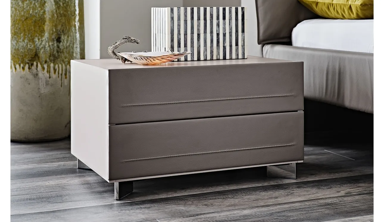 Comodino Dyno in legno rivestito in pelle di Cattelan Italia