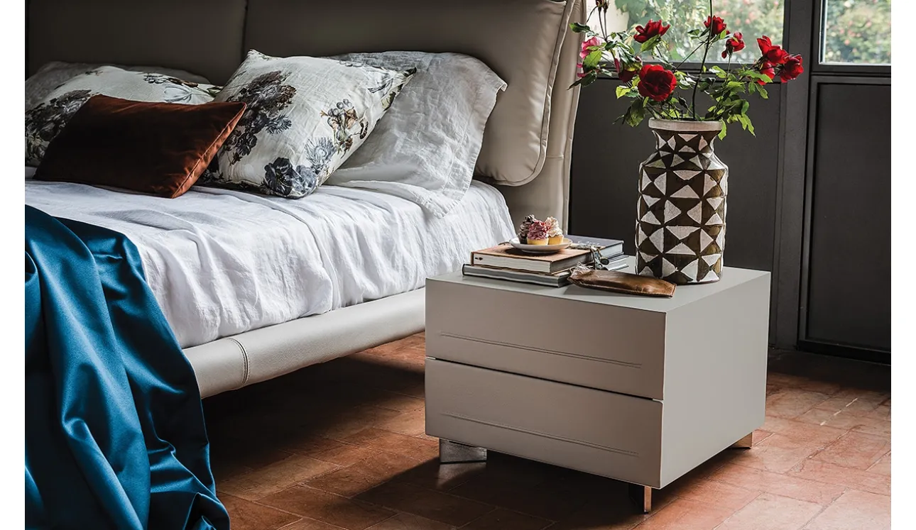 Comodino Dyno in legno rivestito in pelle di Cattelan Italia