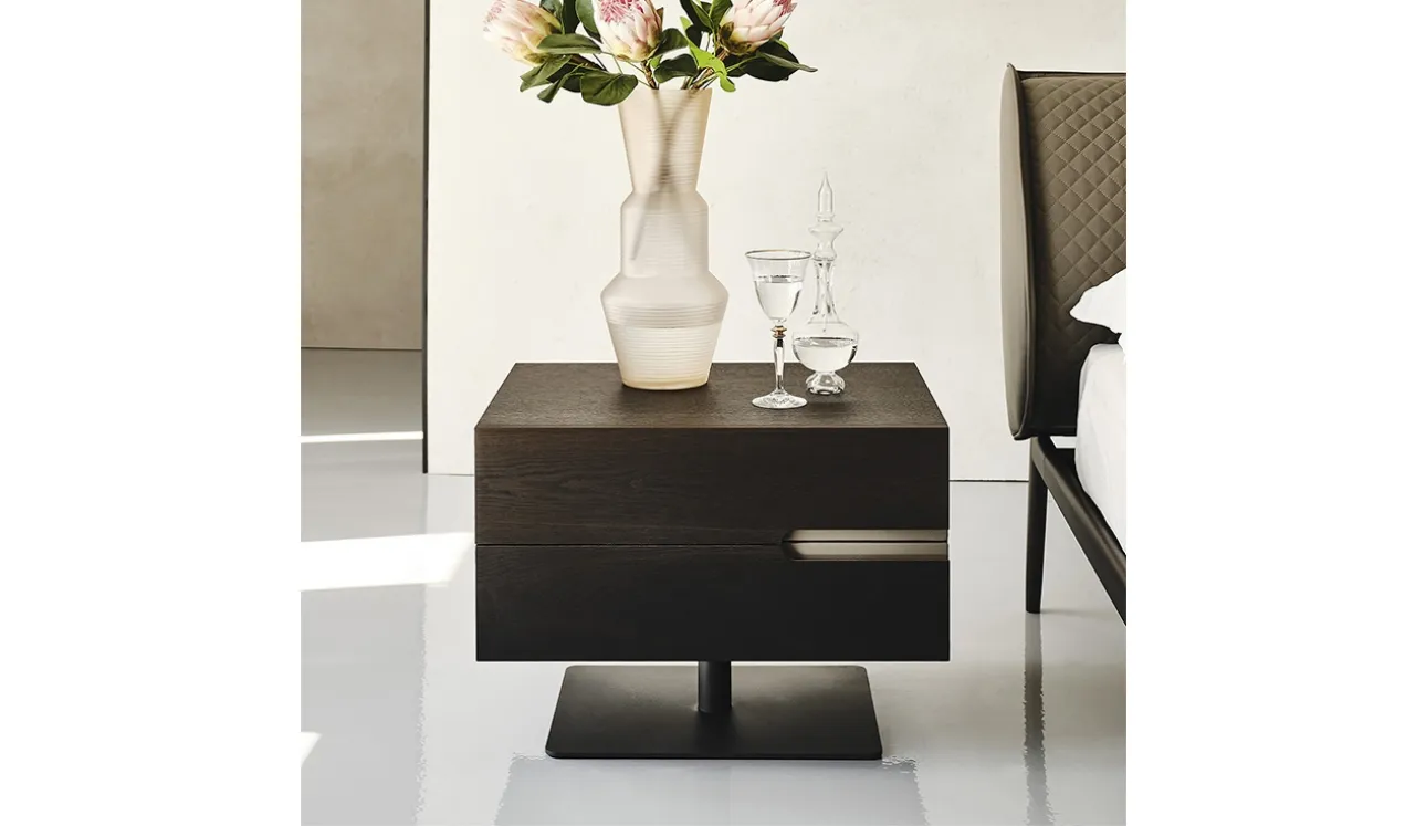Comodino in legno con base in metallo Ciro di Cattelan Italia