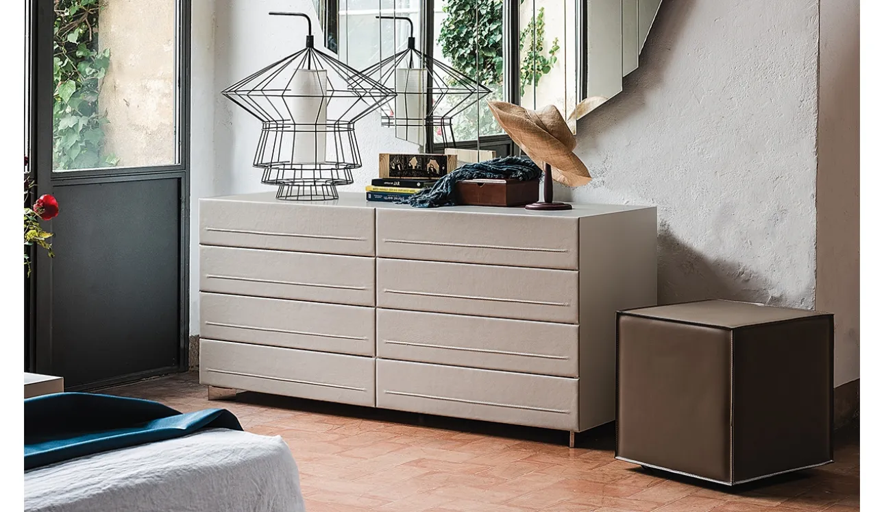 Comò Dyno in legno rivestito in pelle di Cattelan Italia