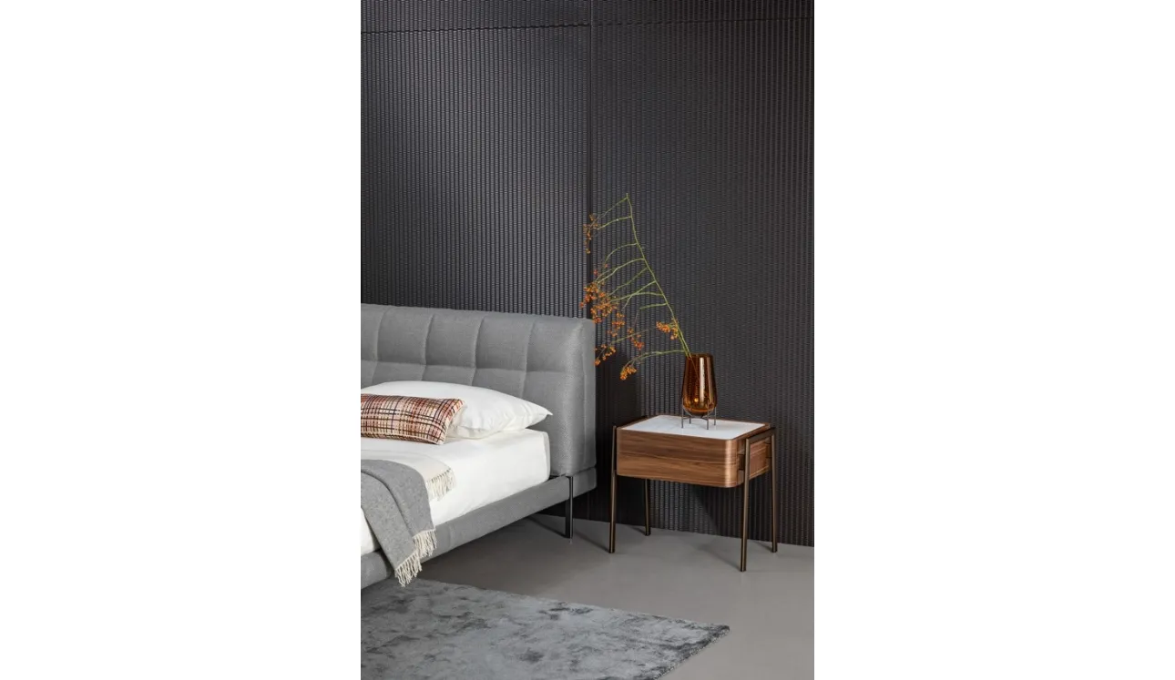 Comodino Partout in legno con top in marmo di Bonaldo