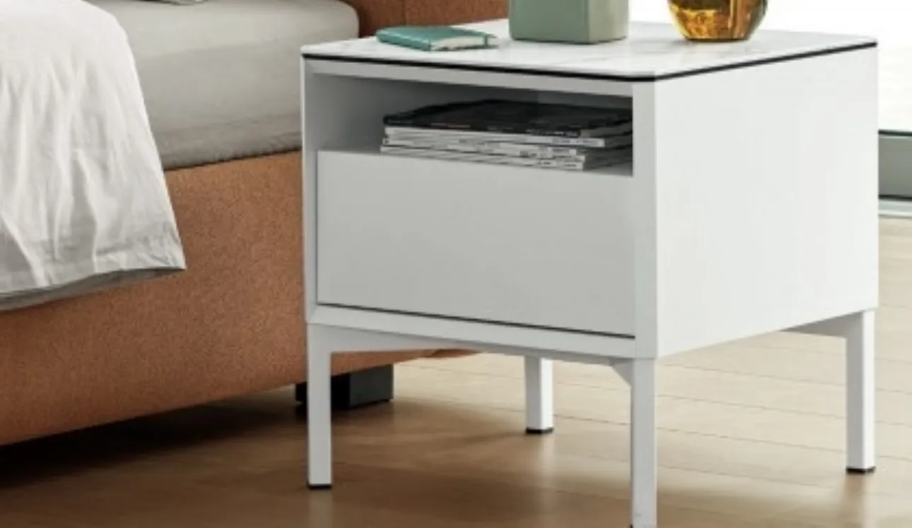 Comodino in legno laccato opaco York di Calligaris