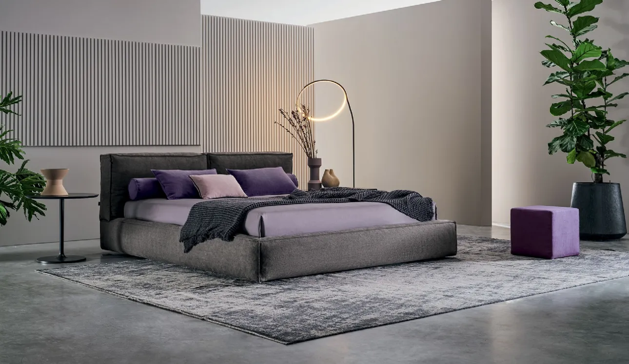 Letto in tessuto con testiera imbottito Academy Piuma di Twils