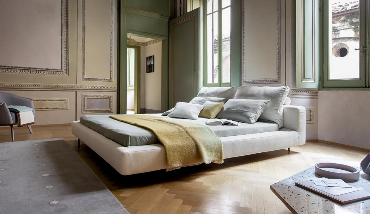 Letto Owen in tessuto imbottito di Bonaldo