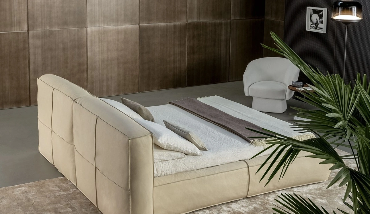 Letto Fluff in pelle di Bonaldo