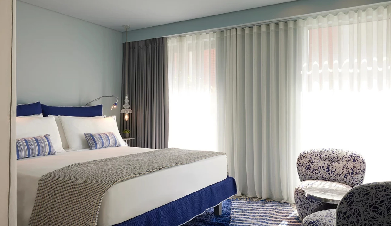 Letto imbottito Fly di Gervasoni