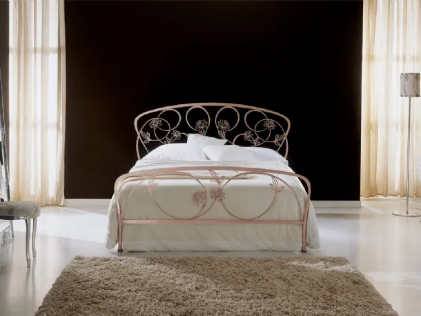 Letto con testiera lavorata con fiori in ferro battuto Glicine di Bontempi