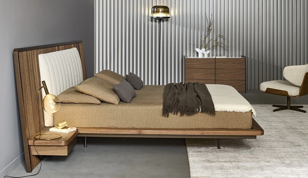 Letto in legno con testiera Nelson di Bonaldo
