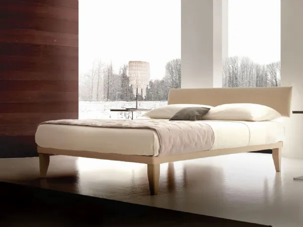 Letto matrimoniale in ecopelle Niki Tessile con testiera di Ergogreen