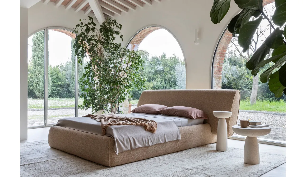 Letto matrimoniale imbottito scultoreo Rio di Mogg