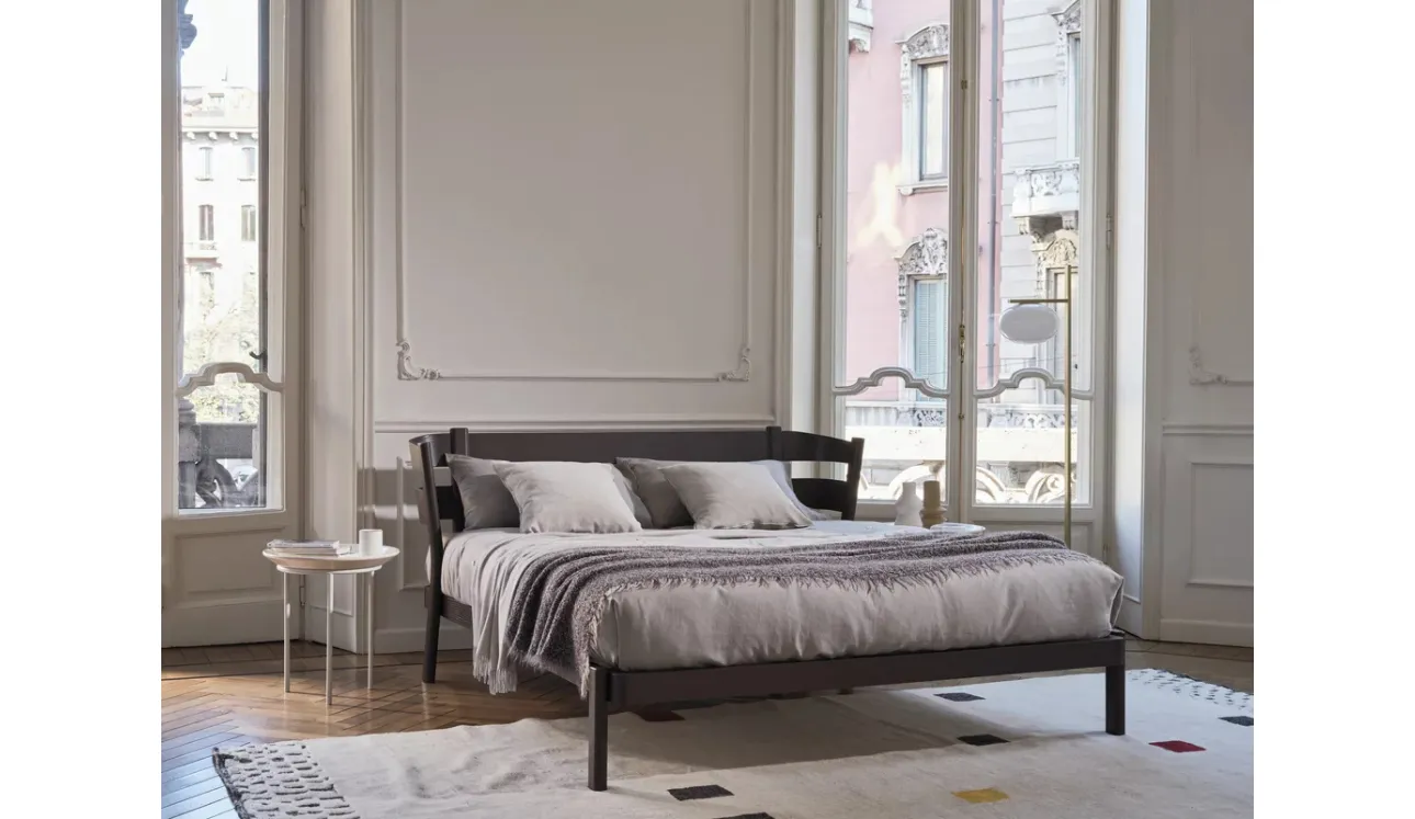 Letto con testiera Yelek 90 in legno laccato di Gervasoni