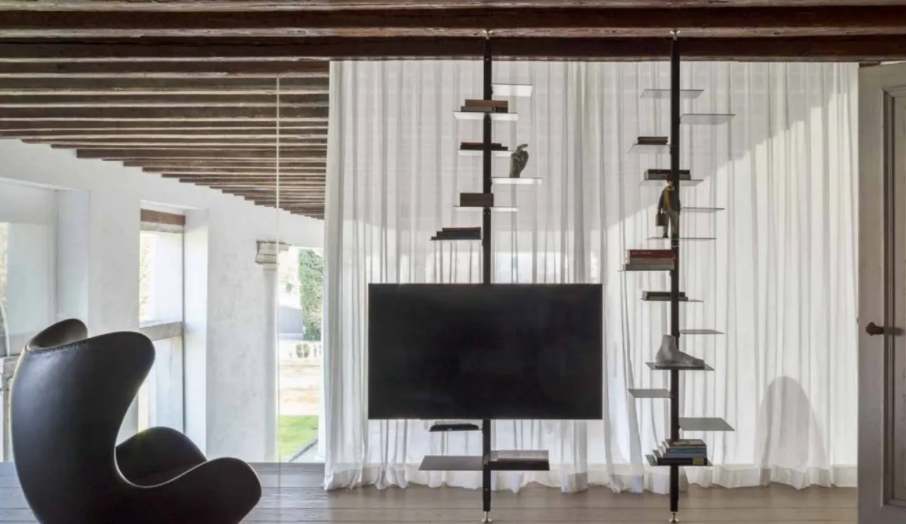 Libreria di design in metallo terra-soffitto Adelaide di Mogg