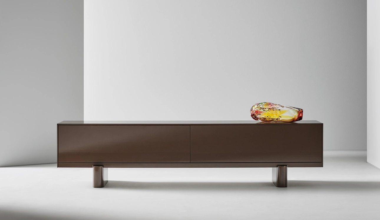 Madia Blocco Sideboard in legno laccato di Bonaldo