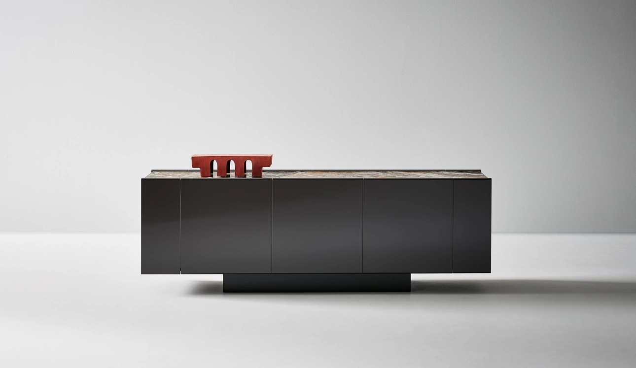 Madia Spy in legno laccato di Bonaldo