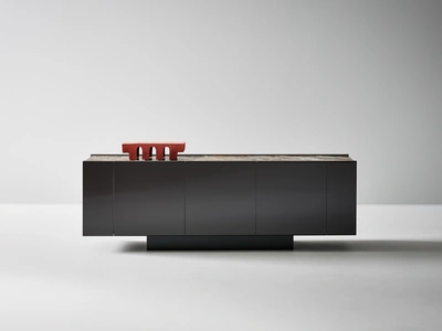 Madia Spy in legno laccato di Bonaldo