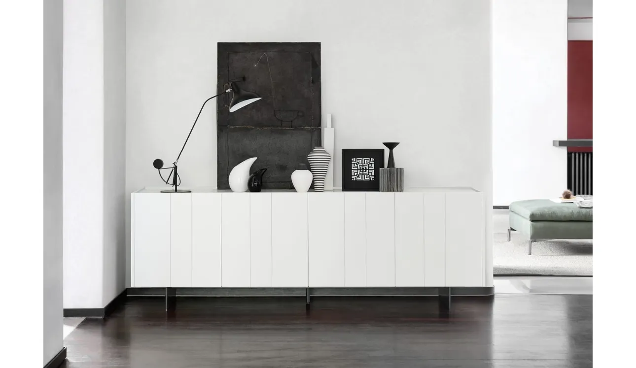 Madia Stripe in laccato bianco  opaco di Novamobili