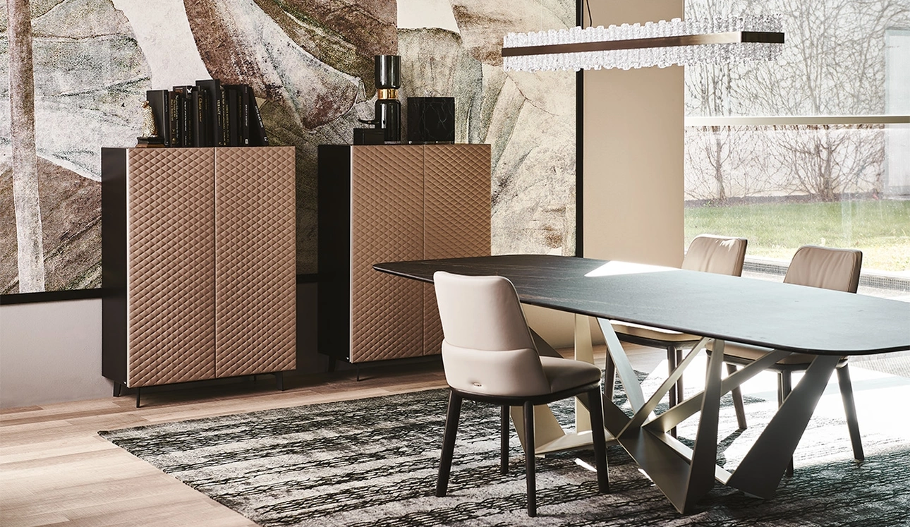 Madia Tiffany in legno con ante rivestite in pelle trapuntata di Cattelan Italia