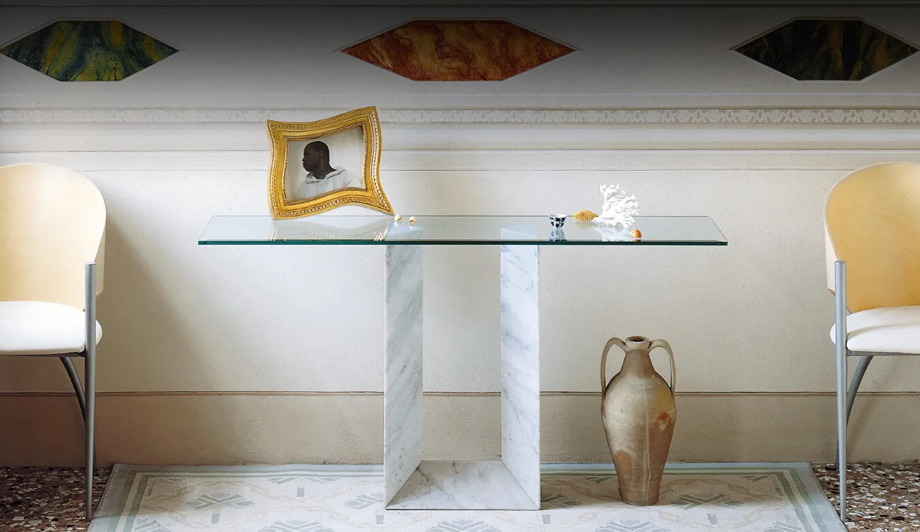Consolle con piano in cristallo e base in marmo Diapason di Cattelan Italia