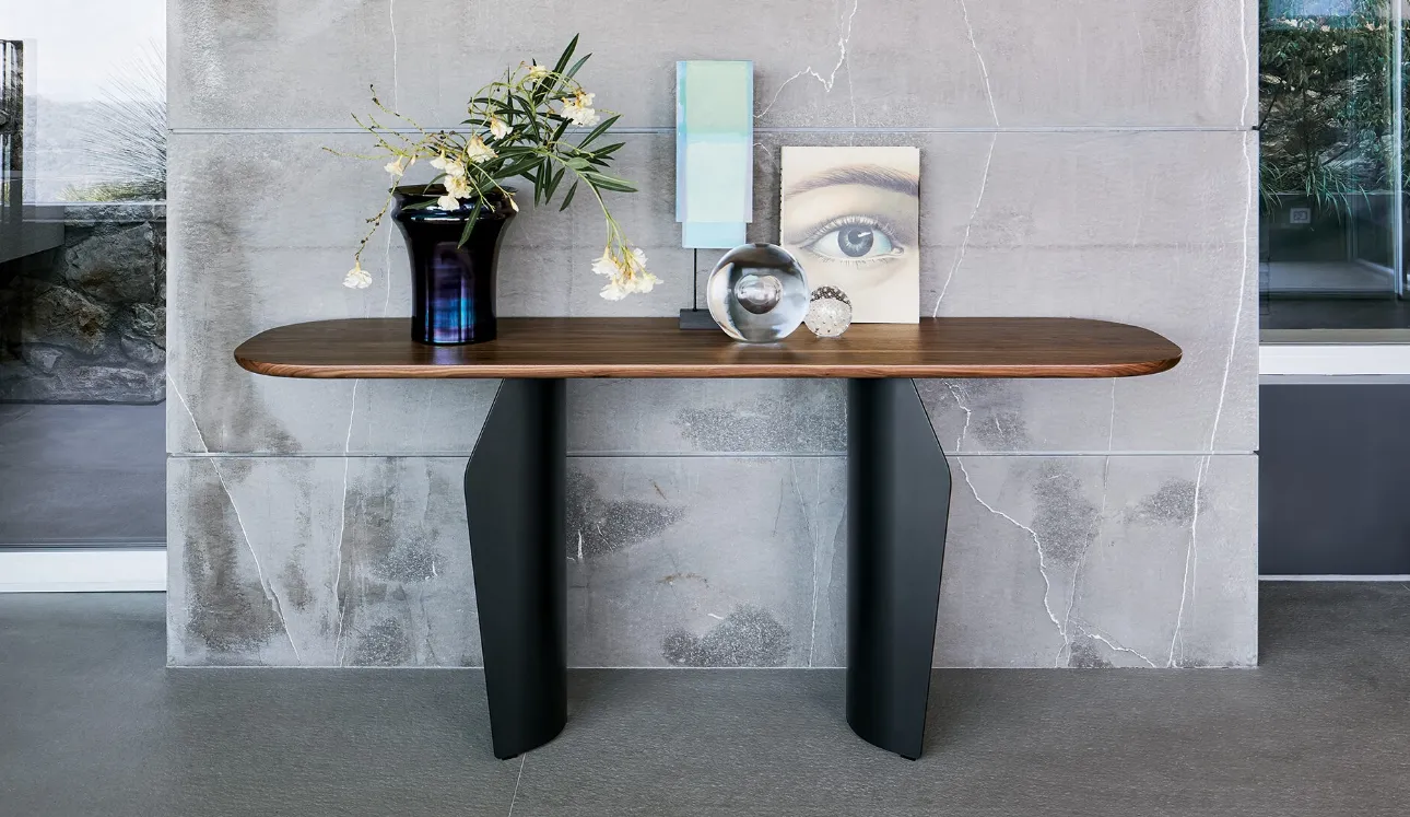 Mobile ingresso Flame Console con top in legno e base in metallo di Bonaldo