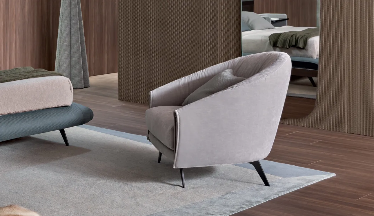 Poltroncina Saddle armchair in tessuto imbottito di Bonaldo
