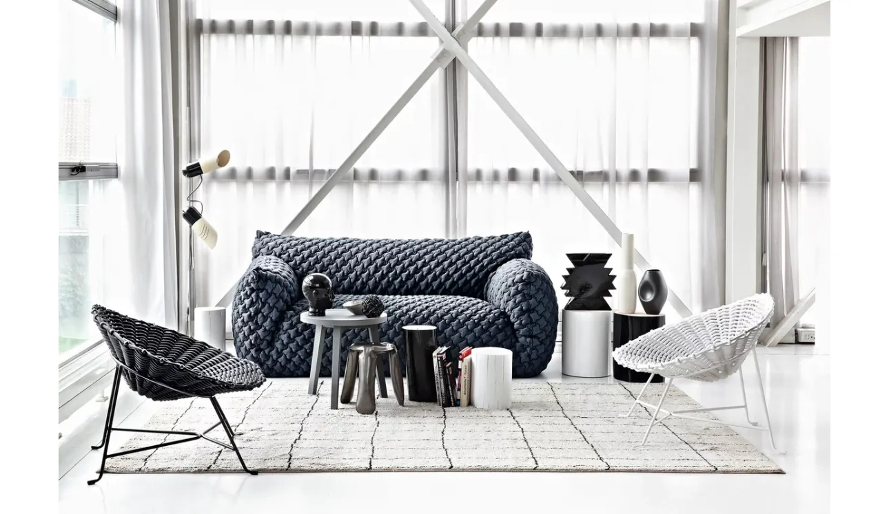 Poltroncina Sweet in metallo con intreccio in PVC di Gervasoni
