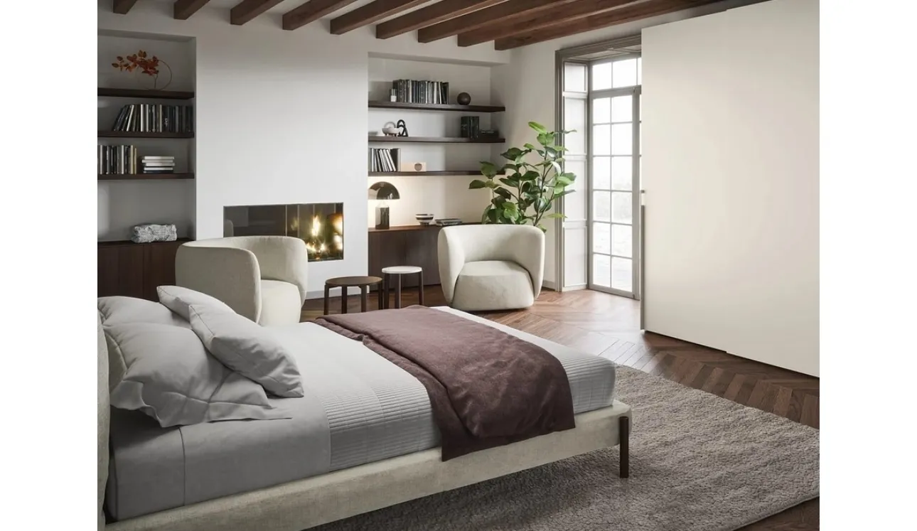 Poltroncina Blossom in tessuto imbottito dalle linee curve di Novamobili