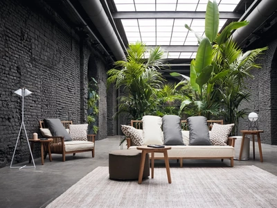 Poltrona Gray in noce di Gervasoni